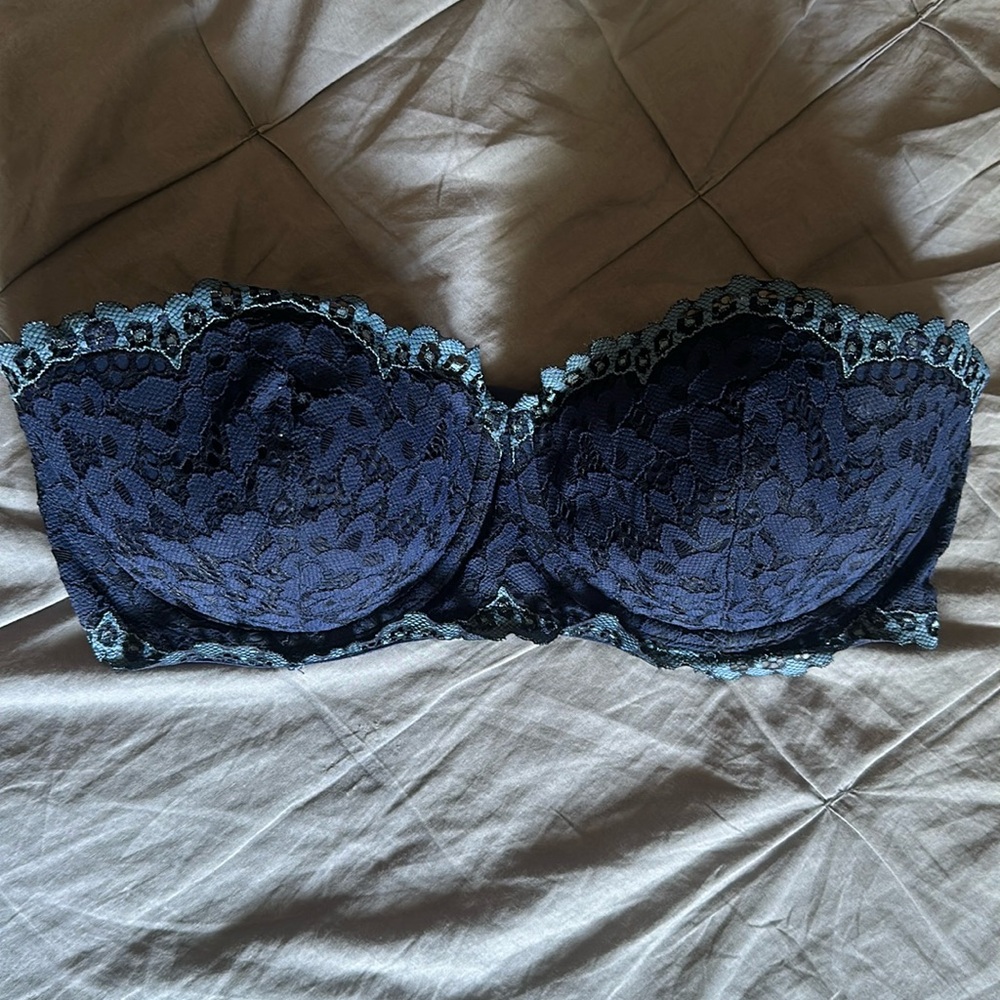 Victoria’s Secret strapless bra